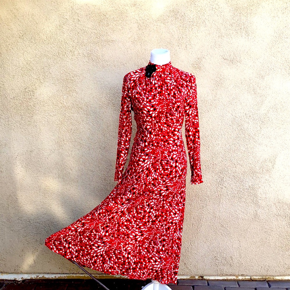 EXQUISE MIDI DRESS - Picture 3 of 16